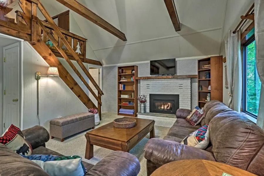 Pocono Lake House Near Skiing & Kalahari Resort!