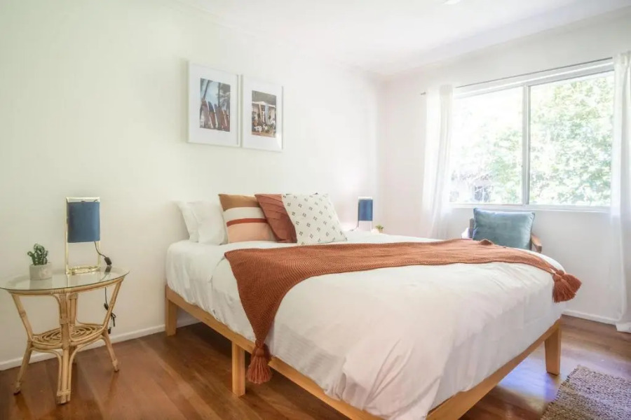 Mid-Century Modern Retro Beach House Minutes to Moffat Beach