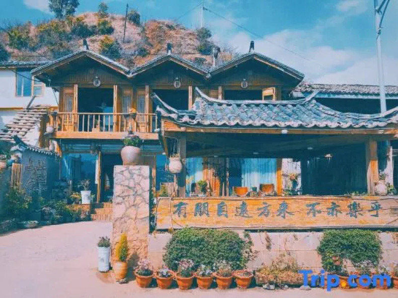 Lugu Lake Yuanrongju Lake View Inn