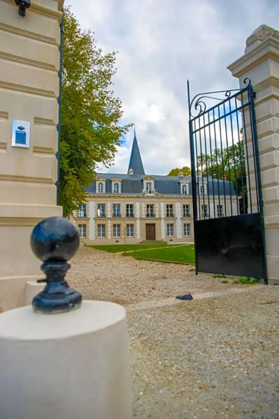 Le Chateau D’Hardricourt