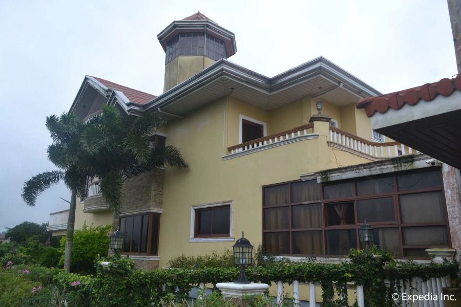 The Q Hotel & Restaurant