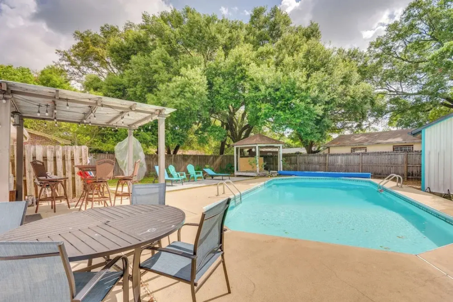 Swim, Golf & Relax: Family-friendly Pensacola Gem