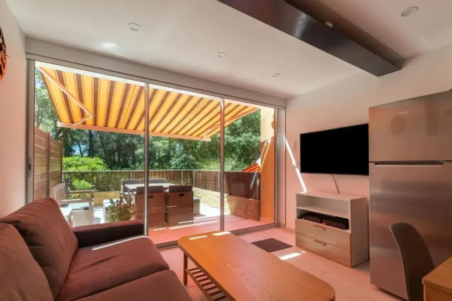 NICE STUDIO 30 m with TERRACE near the SEA