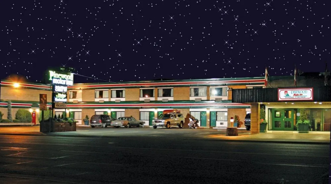 Pinewood Motor Inn