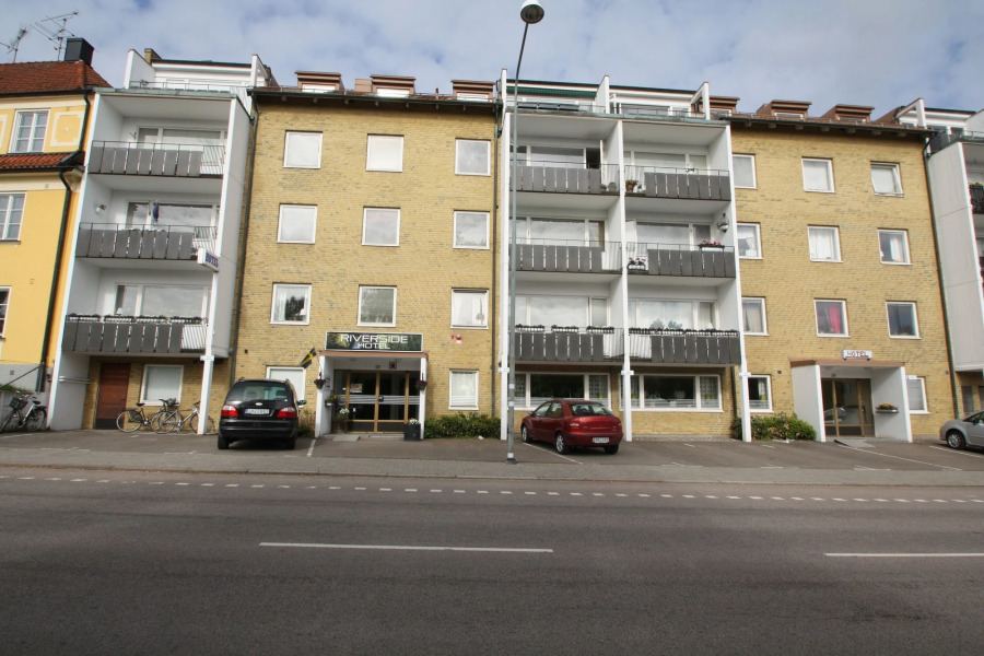 Riverside Hotel