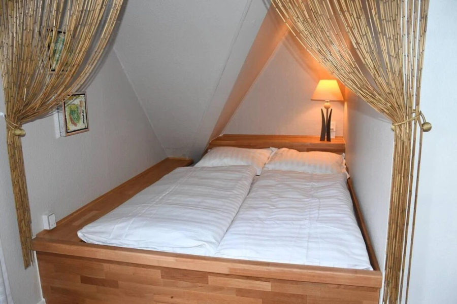 Lovely Town Apartment - Sleeps 5, Parking & Garden