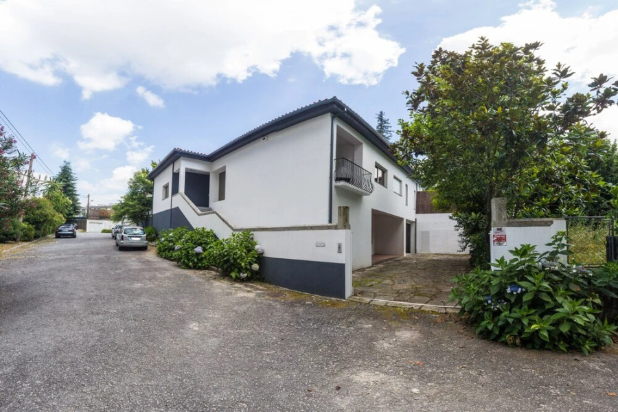 House and People - Quinta Infias