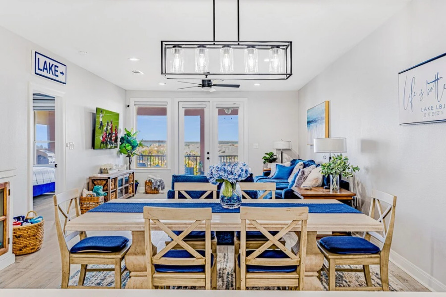 Luxury Waterfront Condo W/pool & Views!