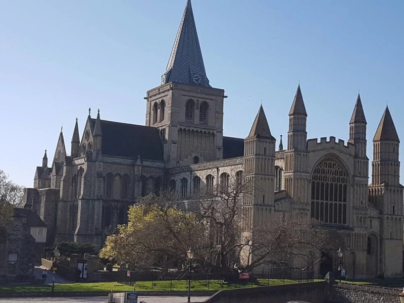 Spacious 2 Bedroom Apartment Sleeps 6 With Parking