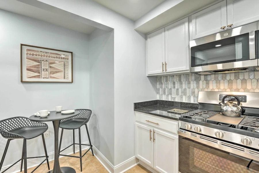 Takoma Park Apt w/ Wood Fire Pit < 8 Mi to DC