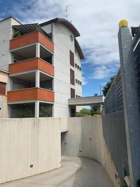 Chic Apartment - River View - Free Parking and WIFI