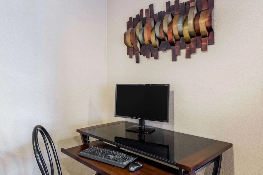 Super 8 Urbandale Des Moines Area