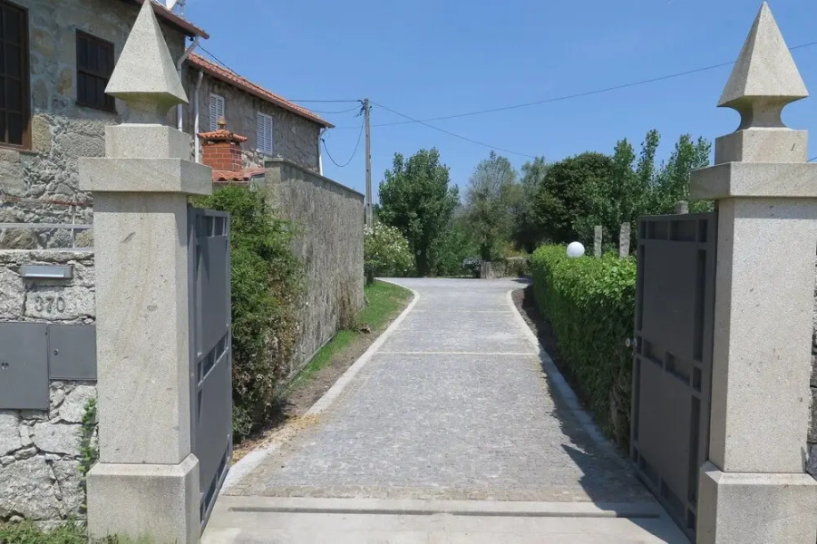 House With 2 Bedrooms in Povoa de Lanhoso, With Wonderful Mountain View, Pool Access and Furnished Garden - 35 km From the Beach