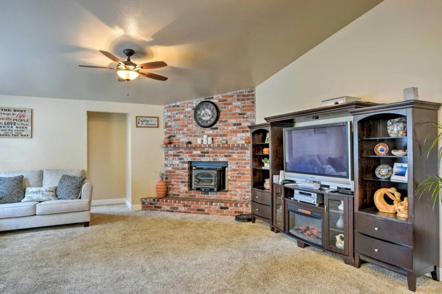 Coastal Retreat Near Redwoods & 2 Miles to Beach!