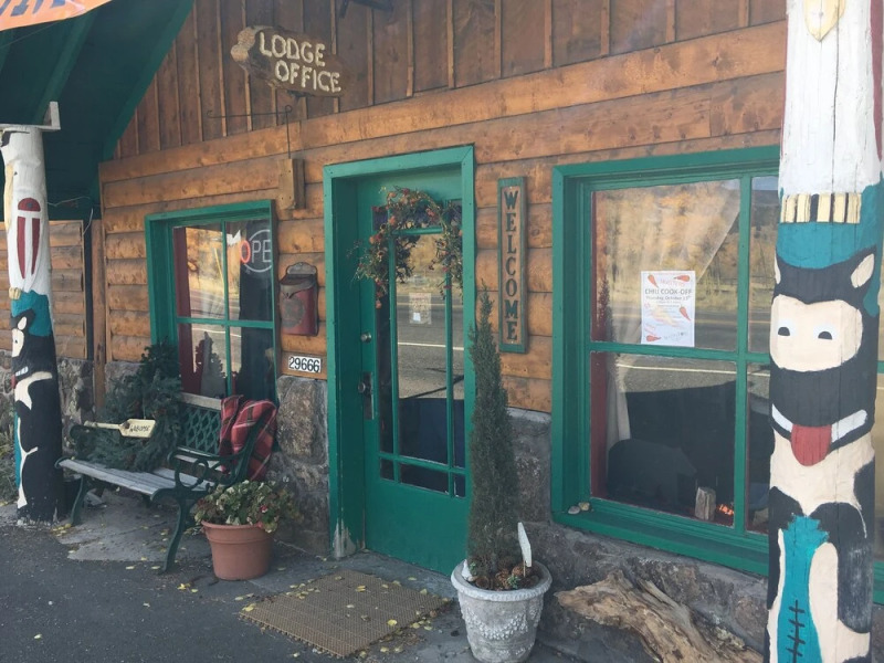 Chinook Cabins & RV Park