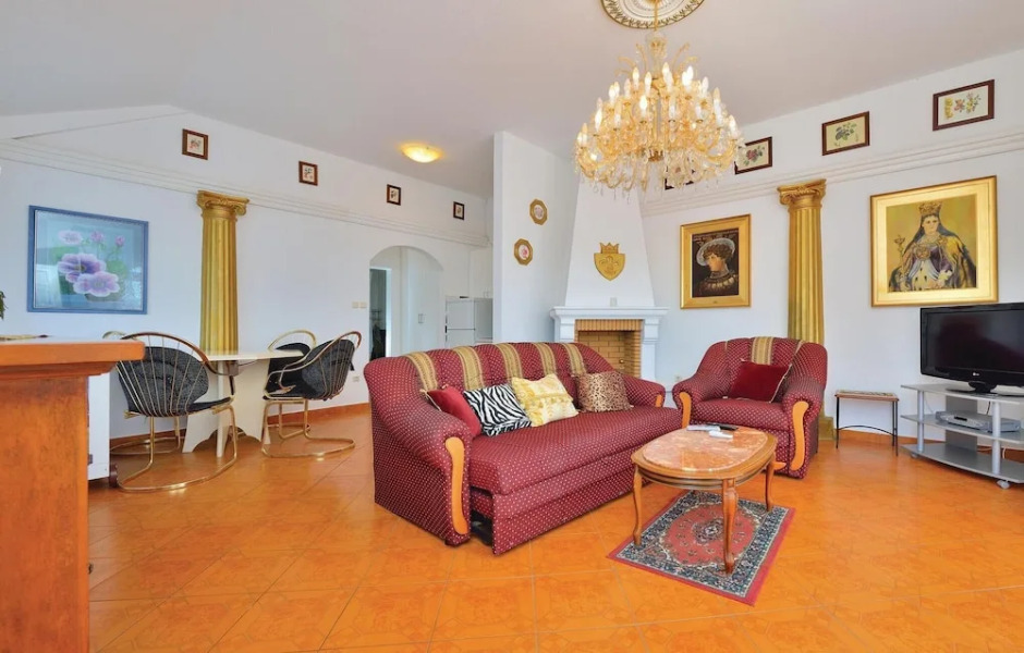 Beautiful Home in Seline With Sauna, Wifi and 7 Bedrooms