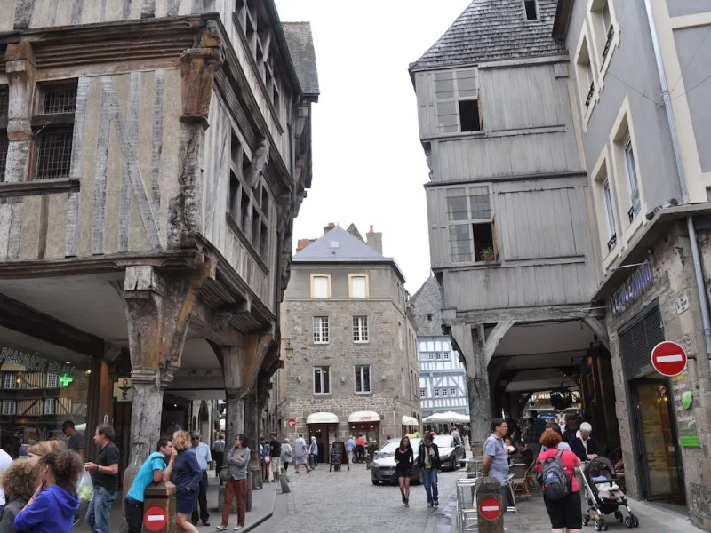 Beautiful Renovated Villa With a Private Swimming Pool and View ont the Sea!