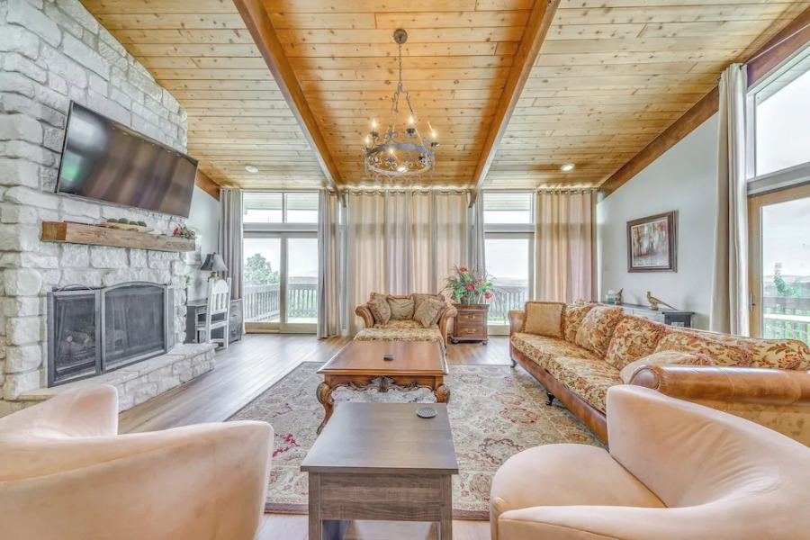 Serene Alto Cabin w/ Mountain Views & Fire Pit!