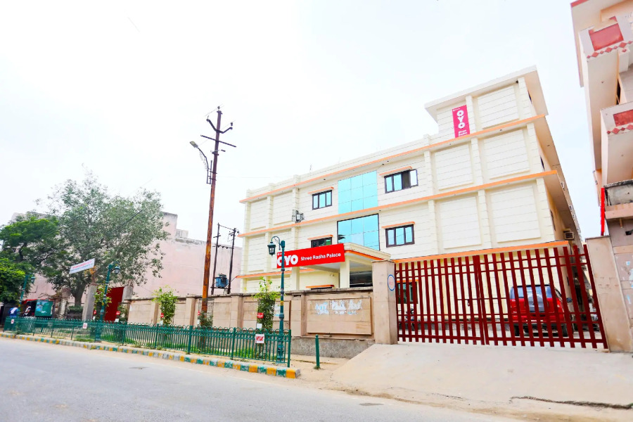 OYO 30240 Shri Radha Palace