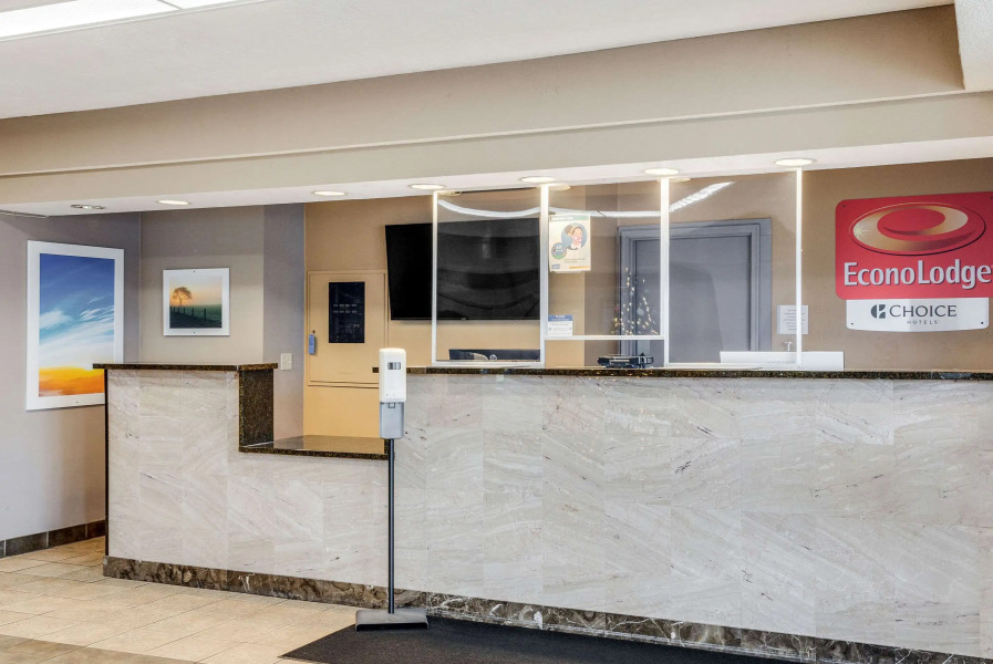 Econo Lodge Whitehall near Michigan's Adventure