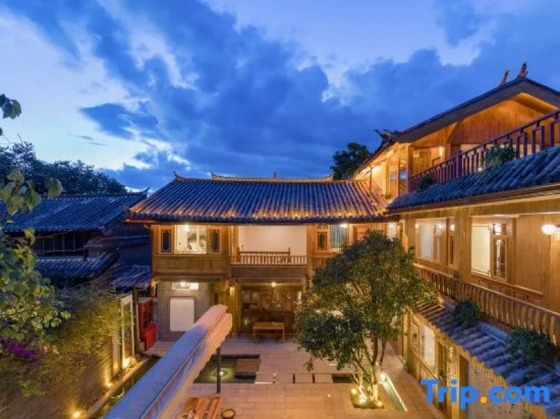 Floral Lijiang Ancient City Banshan Yunfu Luxury Designer Meisu