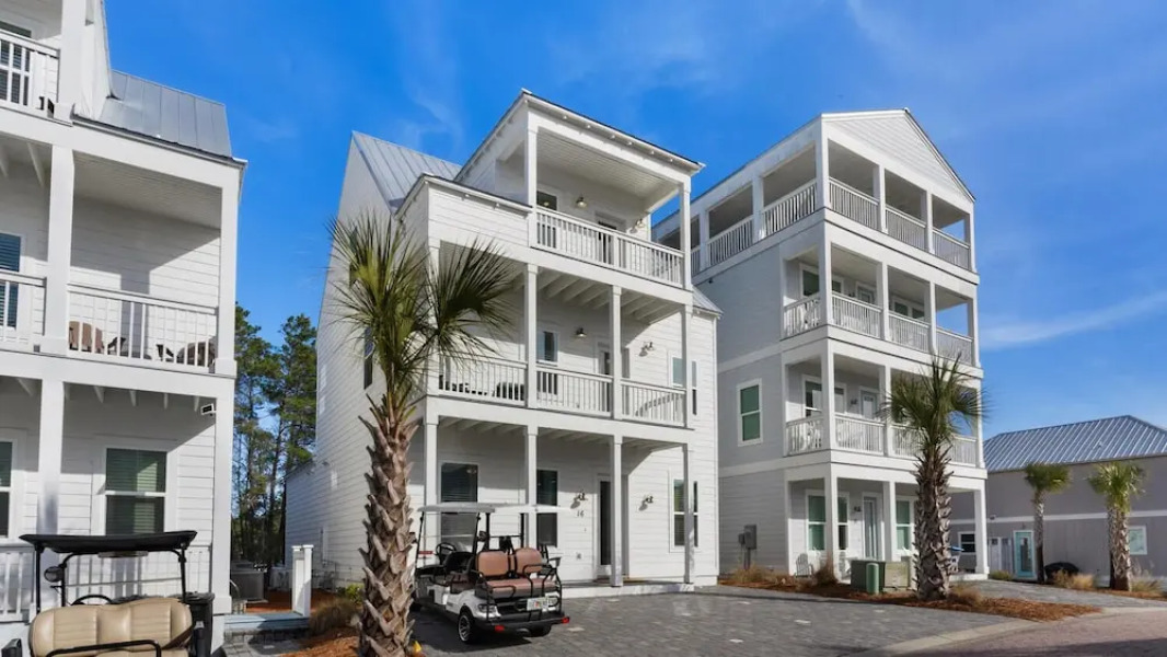 6-seater Golf Cart, Sleeps 16, Close to the Beach!