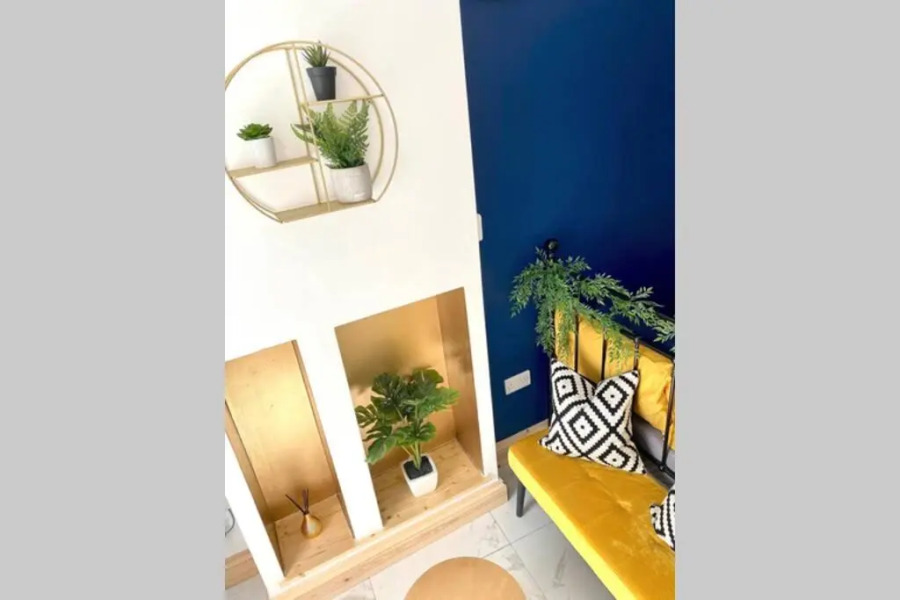 Stylish, cosy studio in Carmarthen town centre