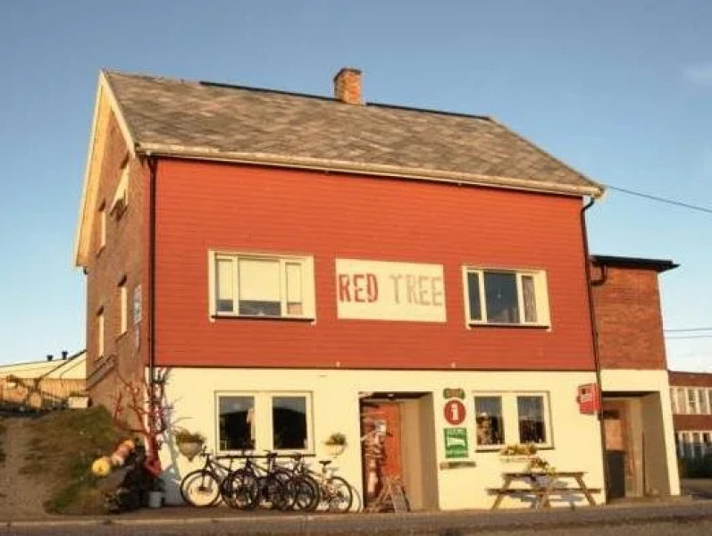 Red Tree Apartment