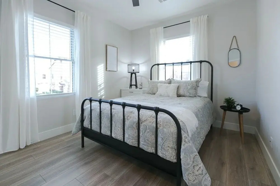 Gilbert Laurel 3 Bedroom Townhouse by RedAwning