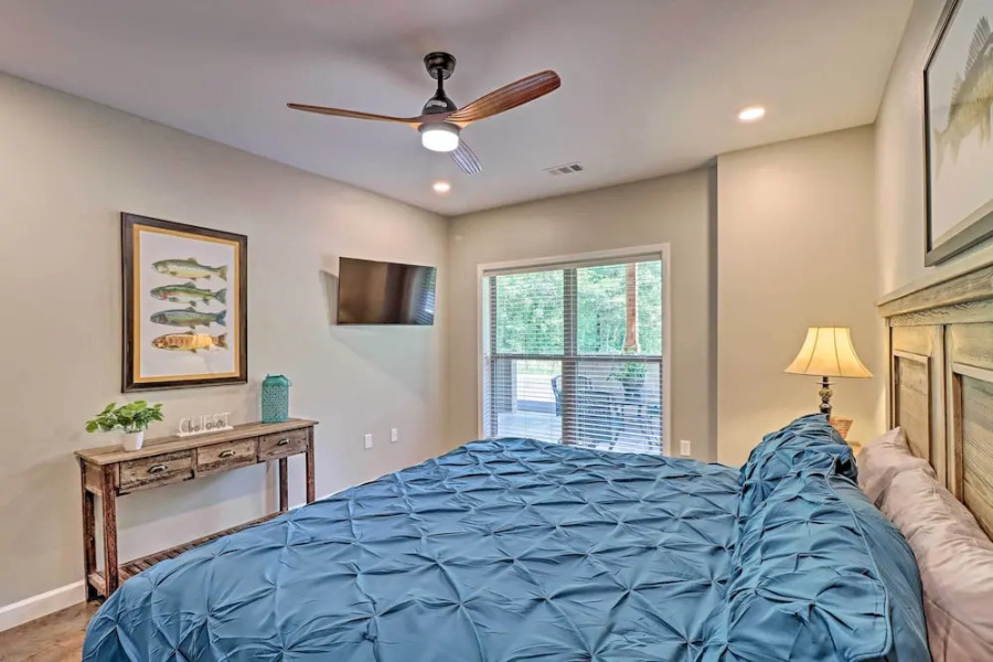 Dtwn Bull Shoals Condo: 1 Mi to Lake Access!