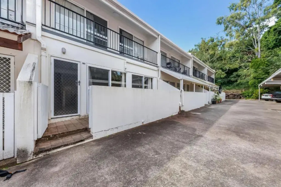 Erromango escape wifi pool