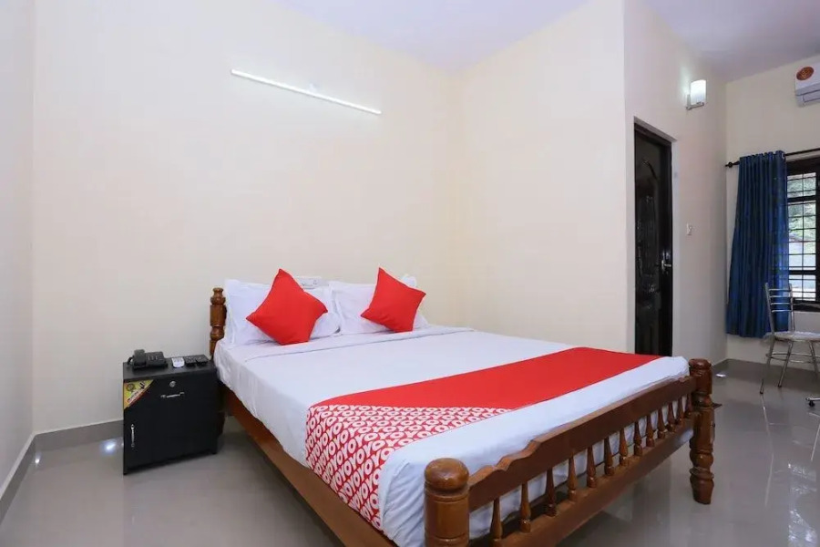 OYO 24129 Panackal Inn