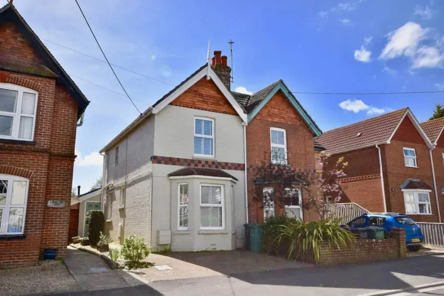 Blackberry 4 Bed Bembridge Holiday Home (Sleeps 6 Adults and 2 Children)