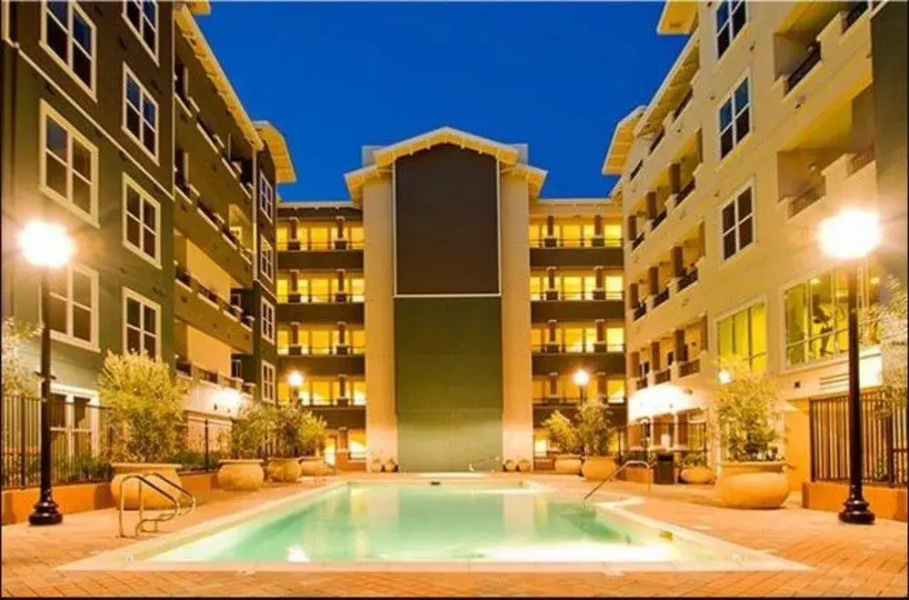 Global Luxury Suites at Commodore Drive