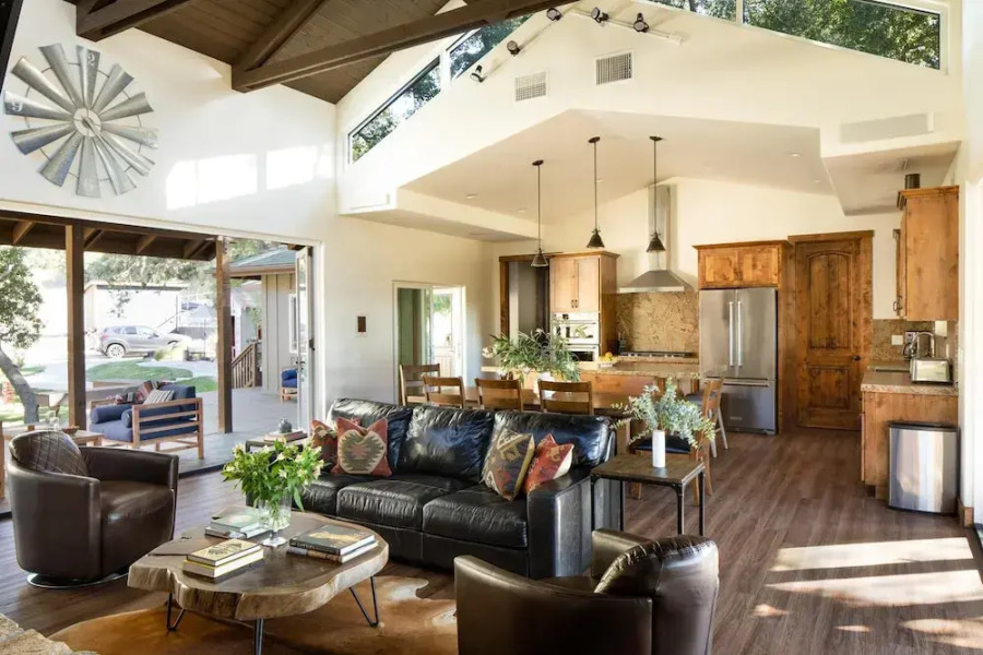 Emerson by AvantStay | Secluded Home - 125 Acres w/ Hiking, Hot Tub & Patio