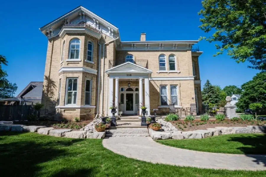 Hughson Hall Bed & Breakfast