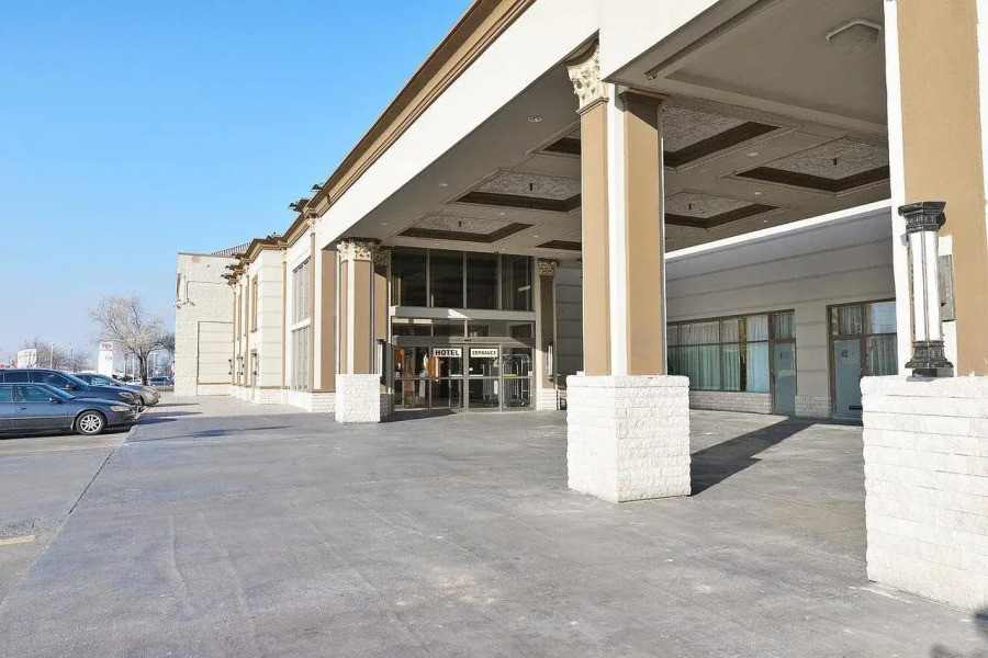 Woodbine Hotel and Suites