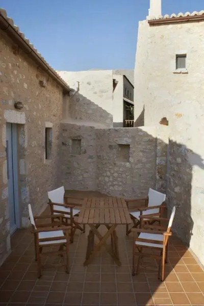 To Karavi Guesthouse