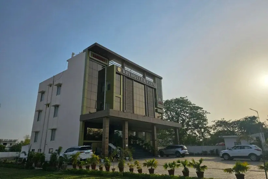 RBS Hotel And Lawn