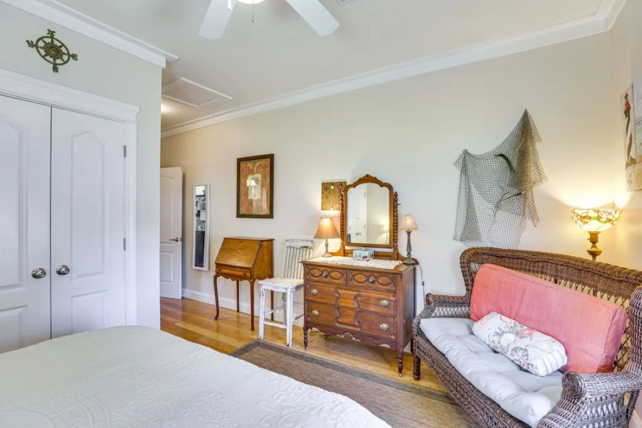 Lovely Carrabelle Home w/ Lake Views & Pool Access