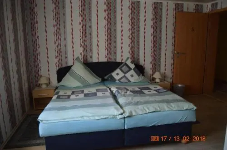 Gasthaus und Pension Mombergstube