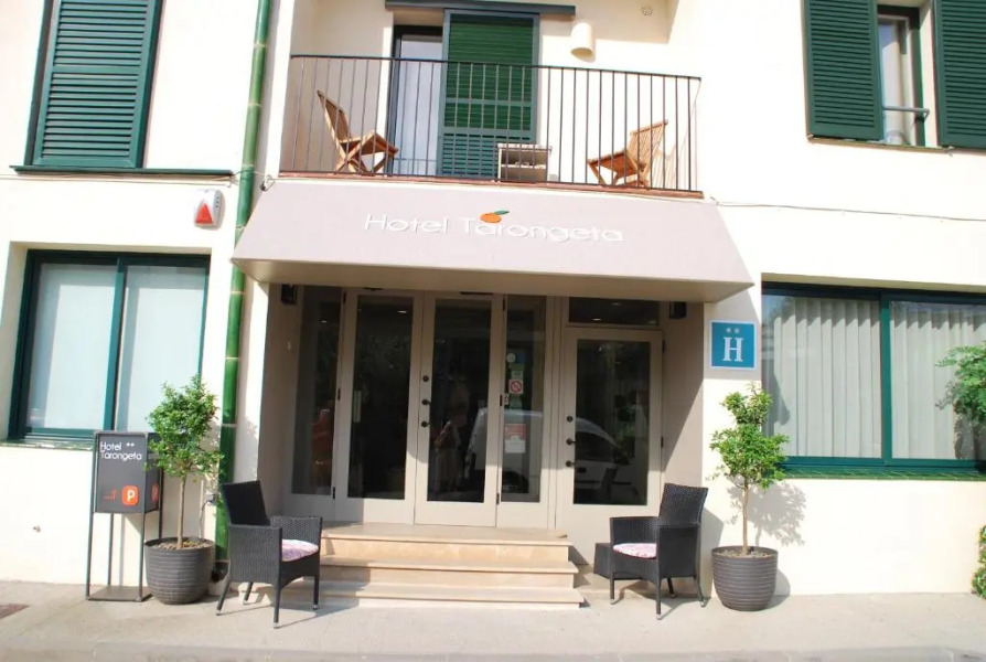 Tarongeta - Adults Only