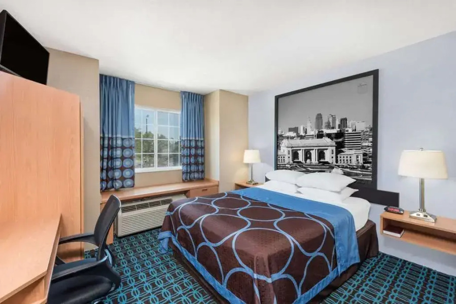 Super 8 Blue Springs