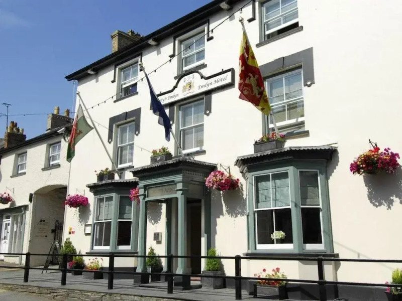Gwestyr Emlyn Hotel