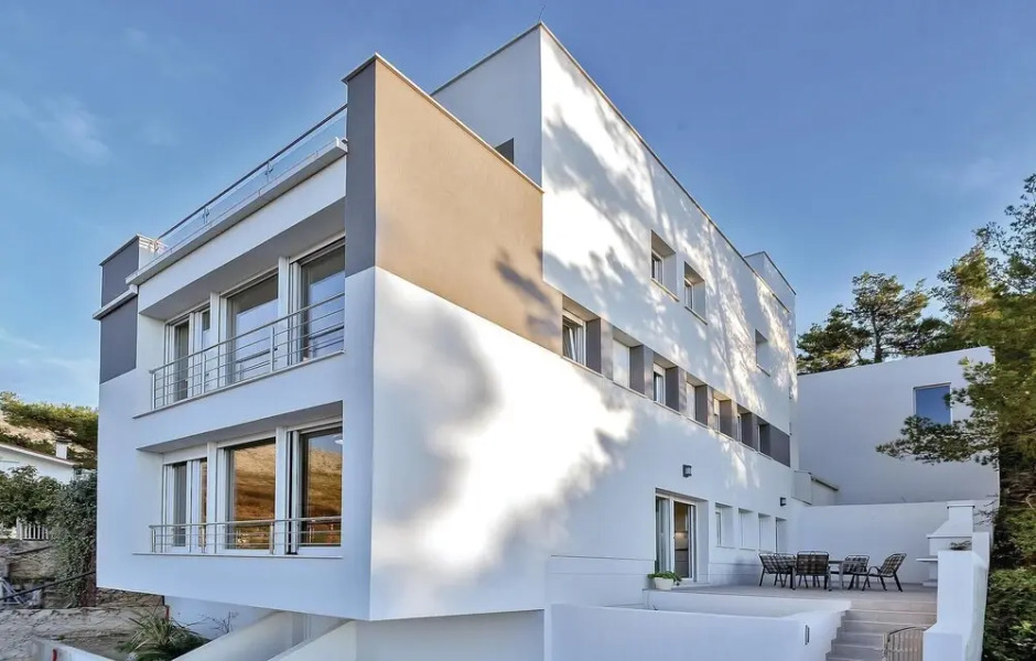 Nice Home in Podstrana with Hot Tub, WiFi & 4 Bedrooms