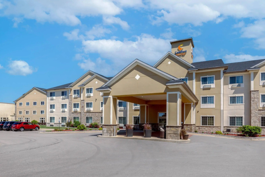 Comfort Suites Johnson Creek Conference Center