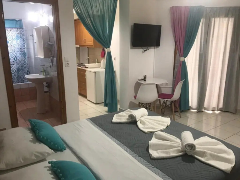 Vrisi Apartments & Villa