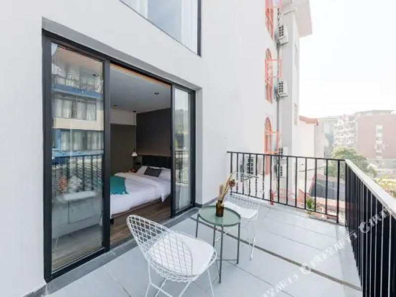 Love Too Holiday Mansion