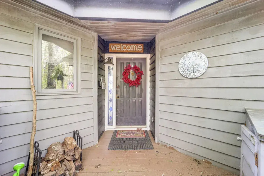 8 Mi to Ski Slopes! Hot Tub Haven in Seven Devils