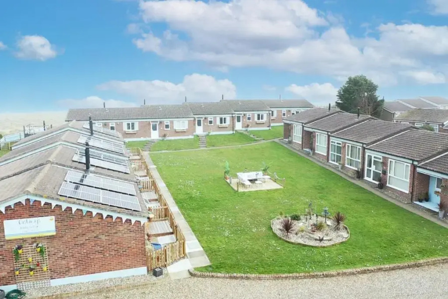 Beach Front 3 Bed Cottage and Hot Tub Kessingland